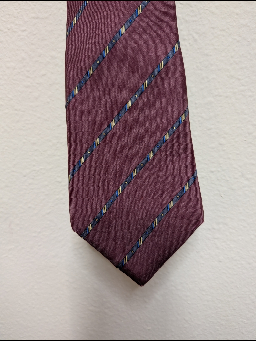 Geoffrey Beene Tie‎ Burgundy Regimental Stripe 100% Silk Imported from Italy
